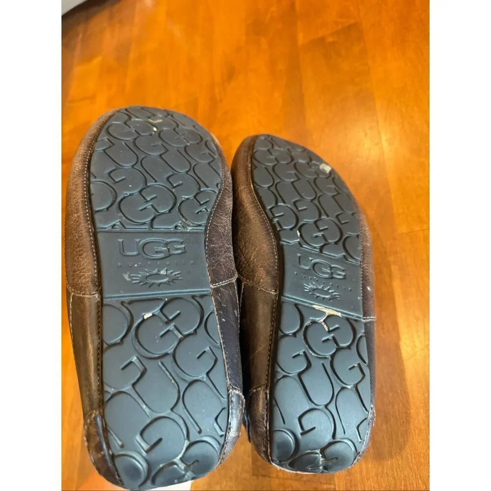 UGG Australia Mens Size 11 Brown Black Leather Shearling Moccasin Slippers